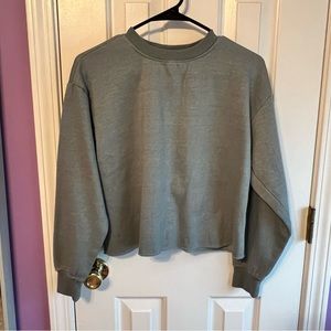 Cropped crew neck